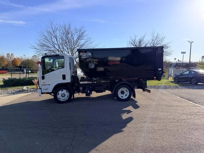 2025 Isuzu NRR - image 8