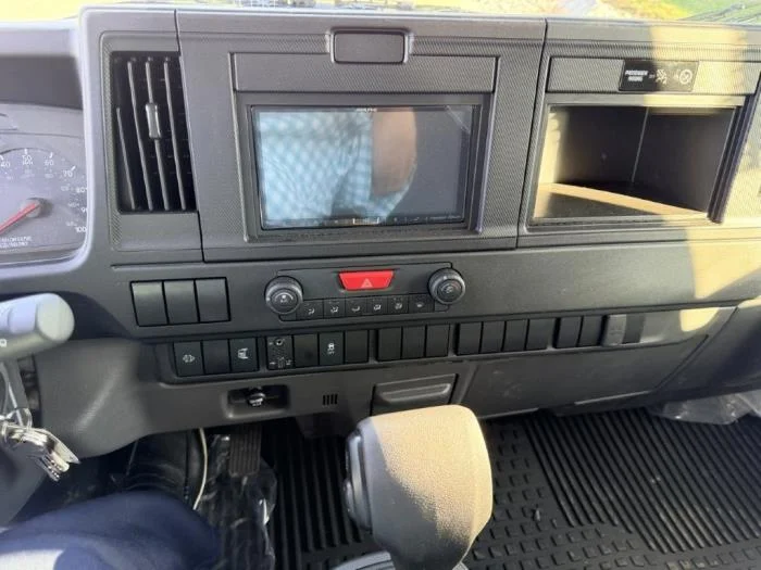 2025 Isuzu NRR - image 23