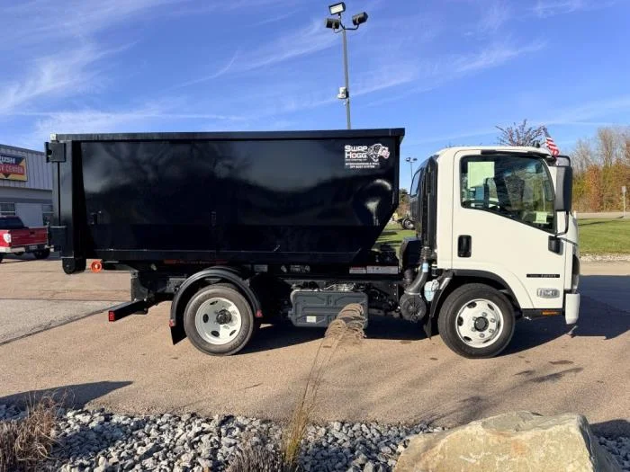 2025 Isuzu NRR in Dayton, OH — photo 4