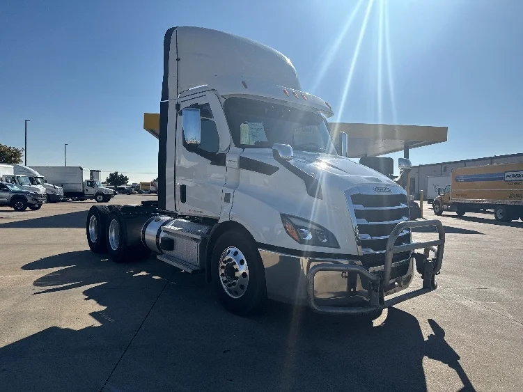 2021 Freightliner Cascadia in Arlington, TX