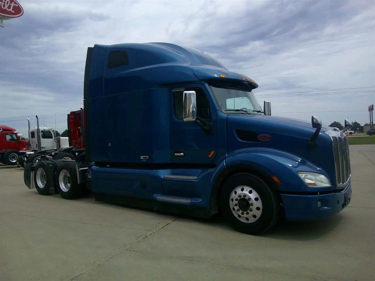 2020 Peterbilt 579 in Fargo, ND — photo 2