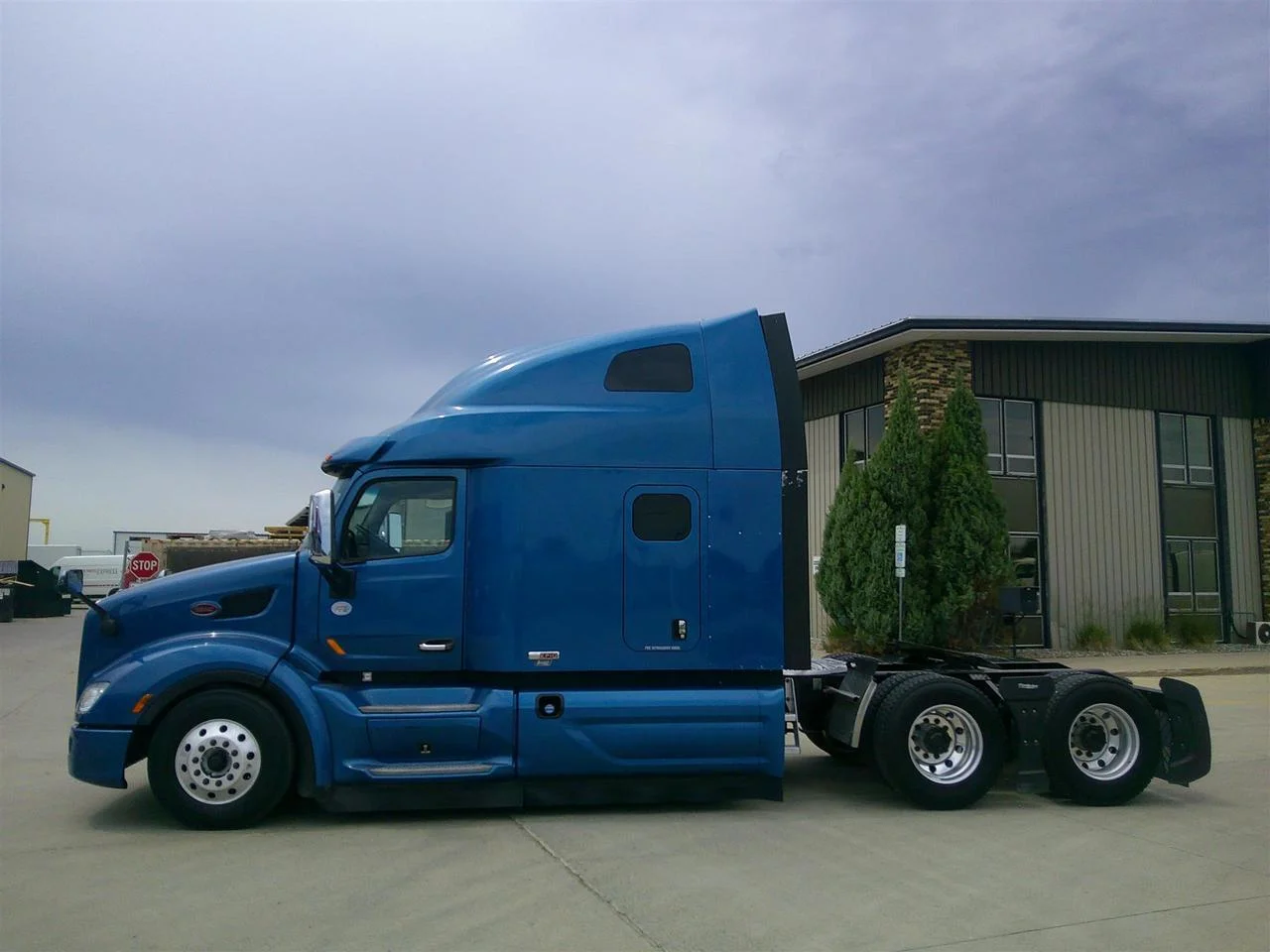 2020 Peterbilt 579 in Fargo, ND — photo 3