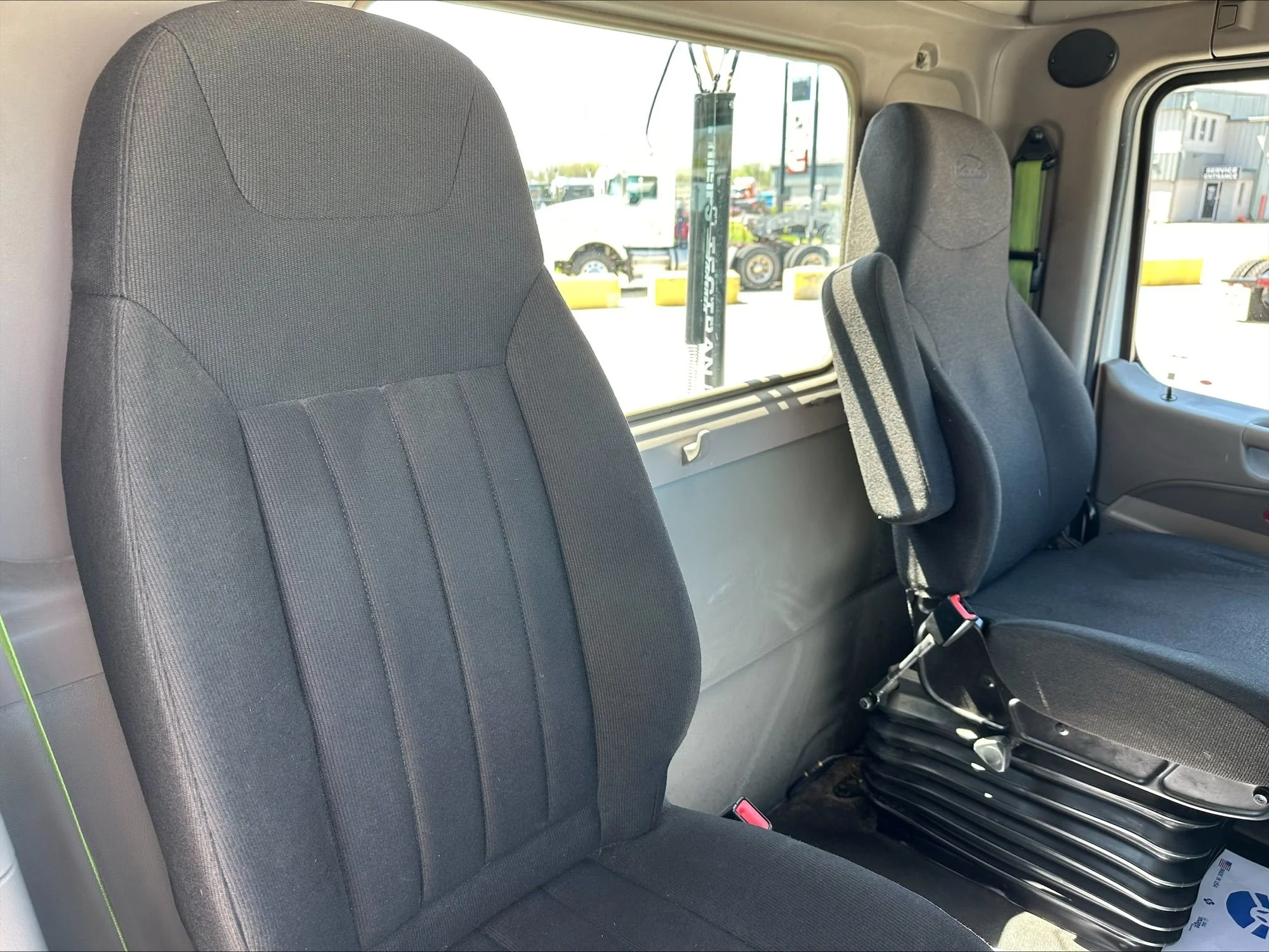 2021 Peterbilt 579 - image 9