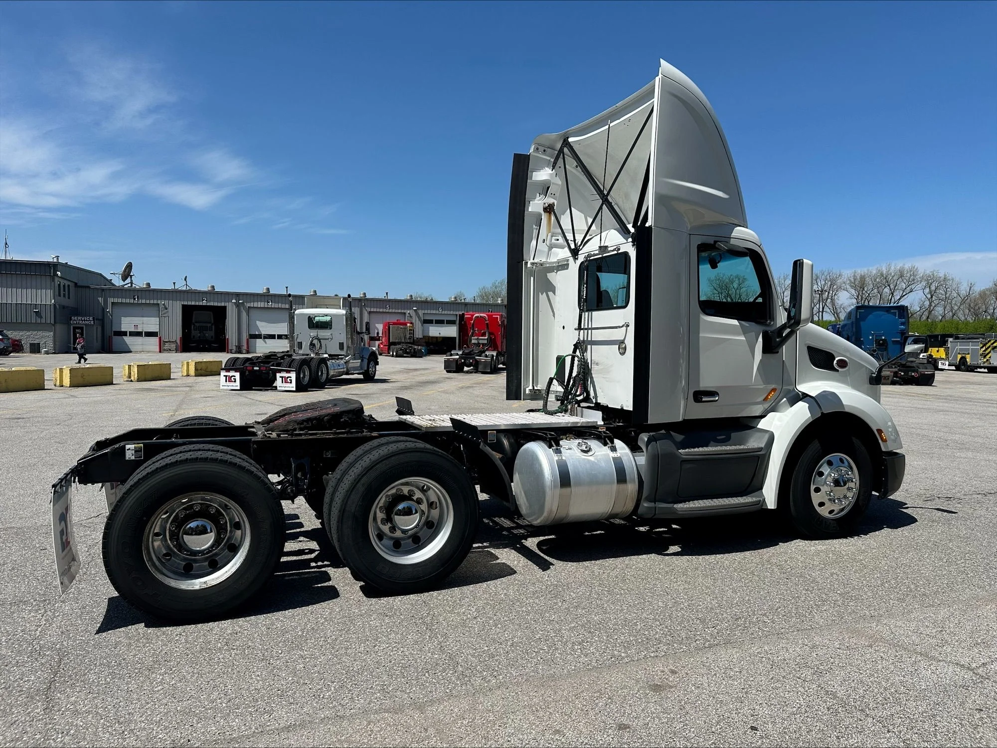 2021 Peterbilt 579 - image 3
