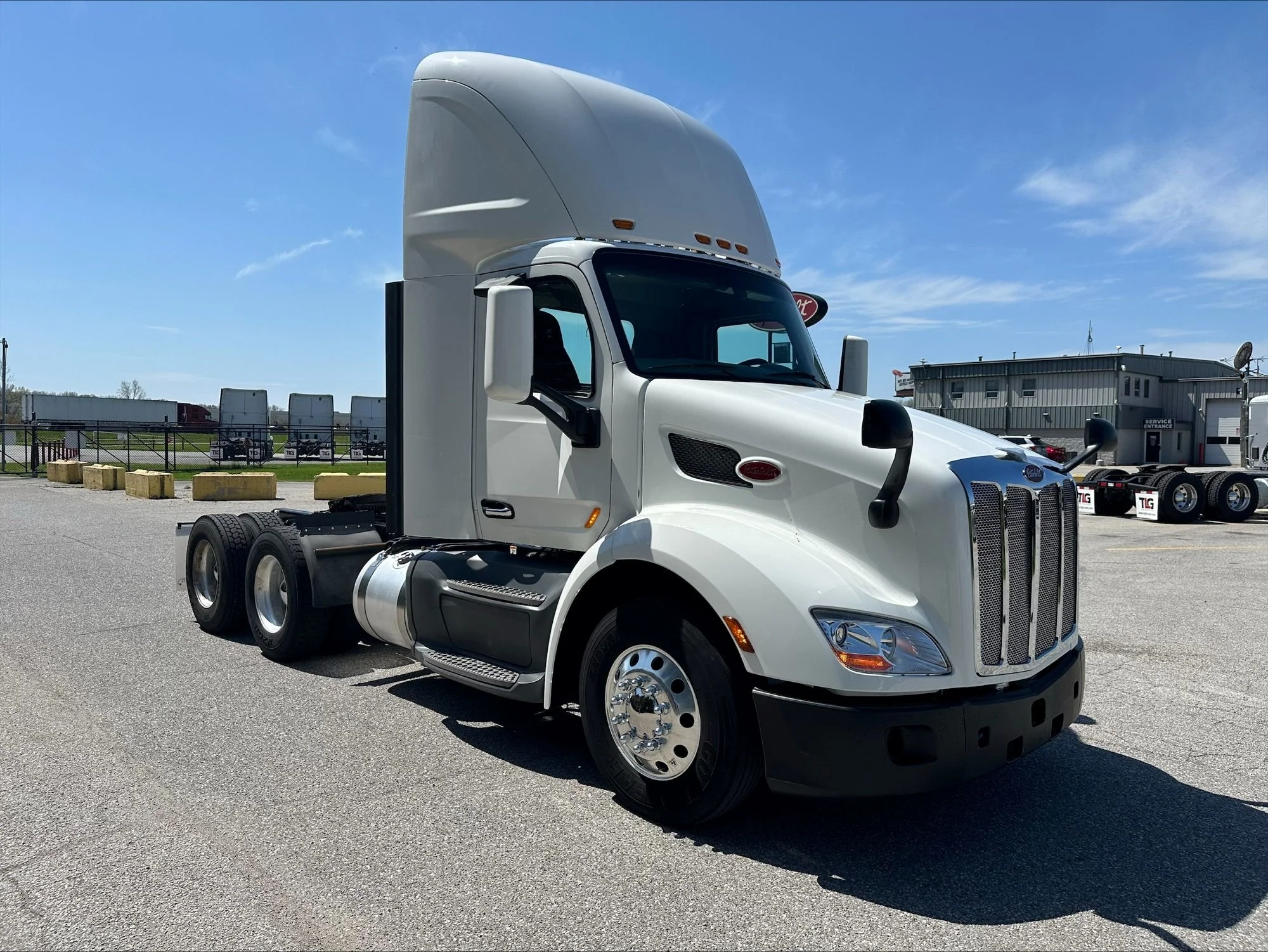 2021 Peterbilt 579 - image 2