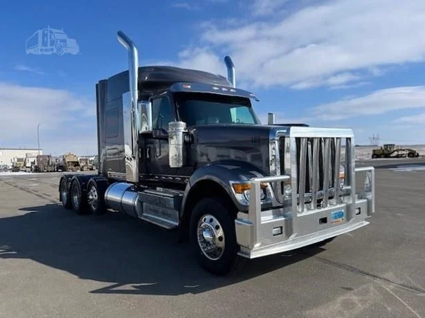 2025 International HX - image 3