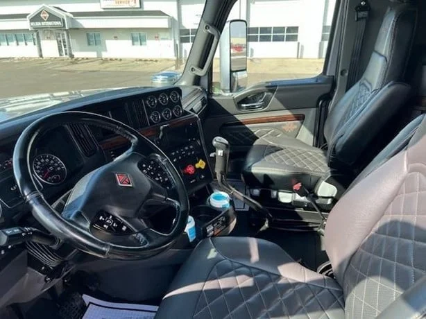 2025 International HX - image 9