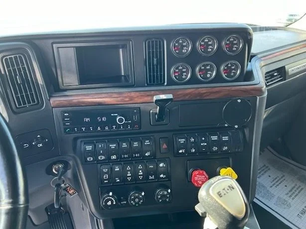 2025 International HX - image 11