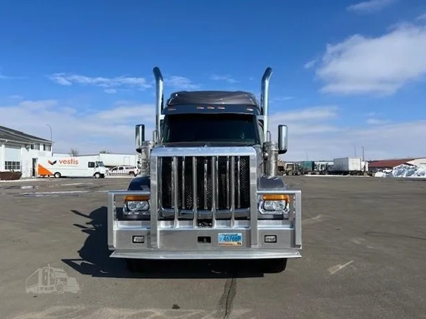 2025 International HX in MN — photo 2