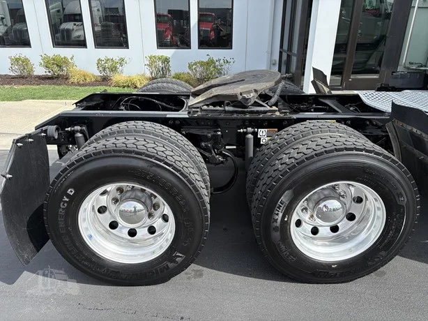 2023 Kenworth T680 in Salt Lake City, UT — photo 9