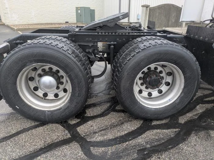 2022 Peterbilt 579 in Indianapolis, IN — photo 12