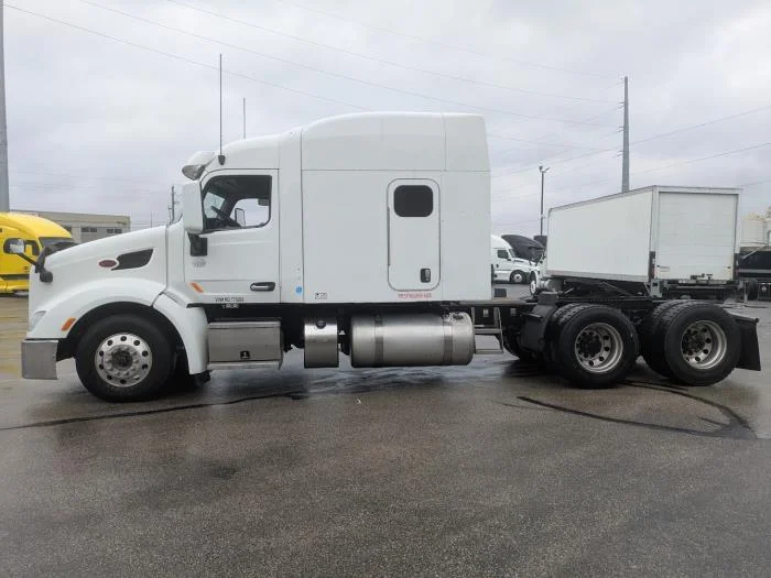 2022 Peterbilt 579 in Indianapolis, IN — photo 3