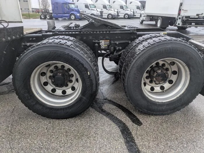 2022 Peterbilt 579 in Indianapolis, IN — photo 13