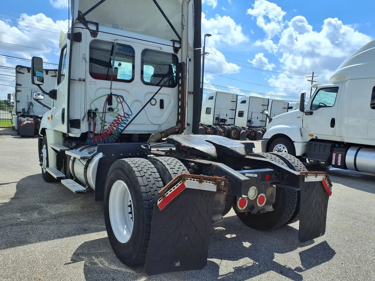 2020 Freightliner Cascadia - image 6