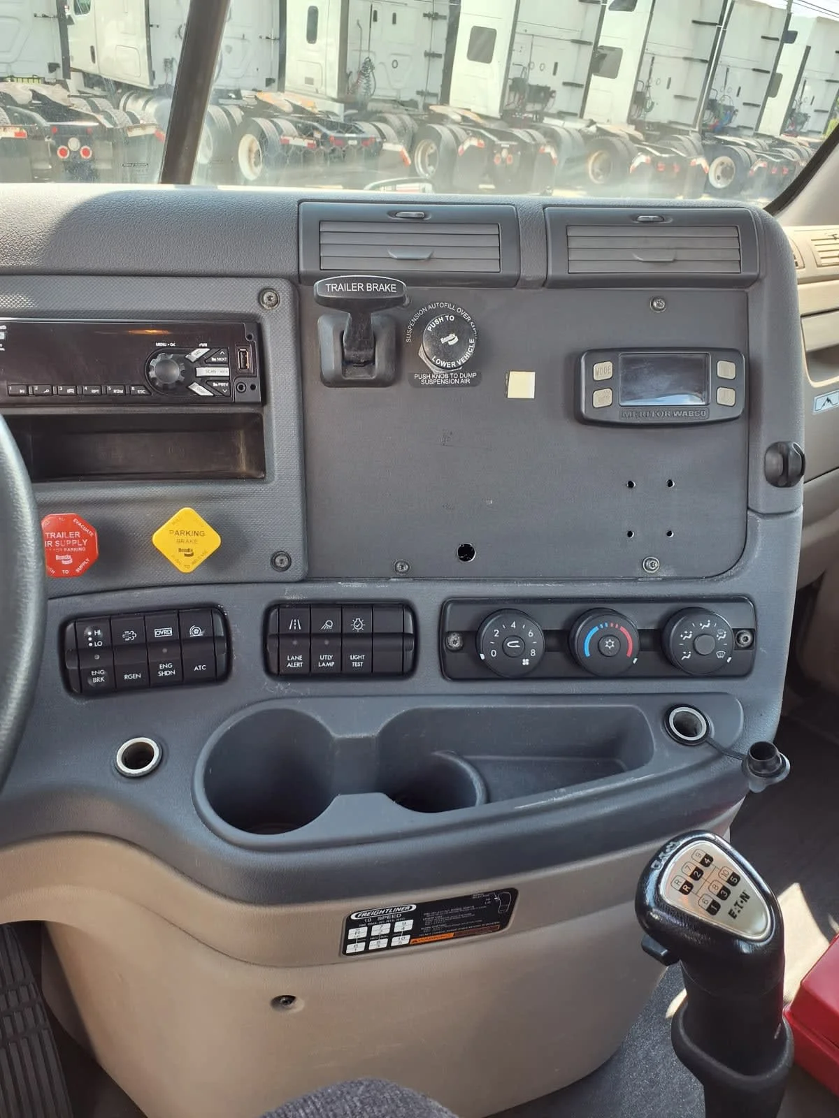 2020 Freightliner Cascadia - image 10