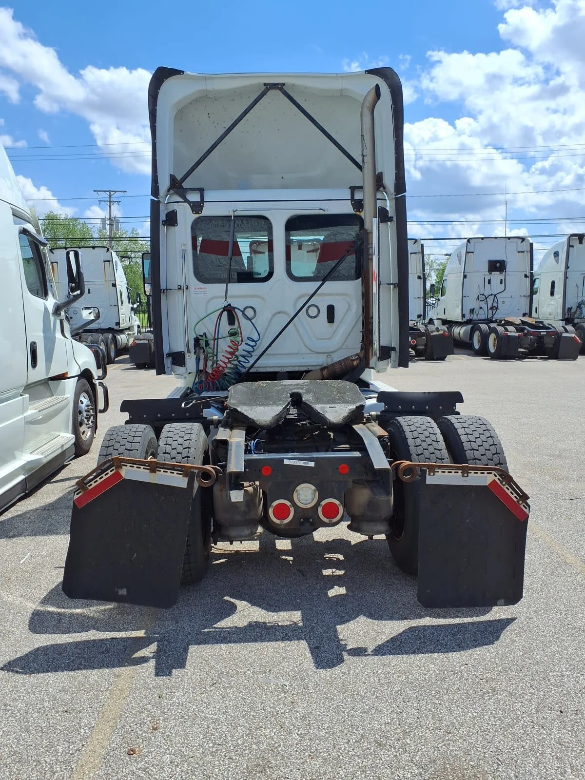2020 Freightliner Cascadia in Cleveland, OH — photo 5