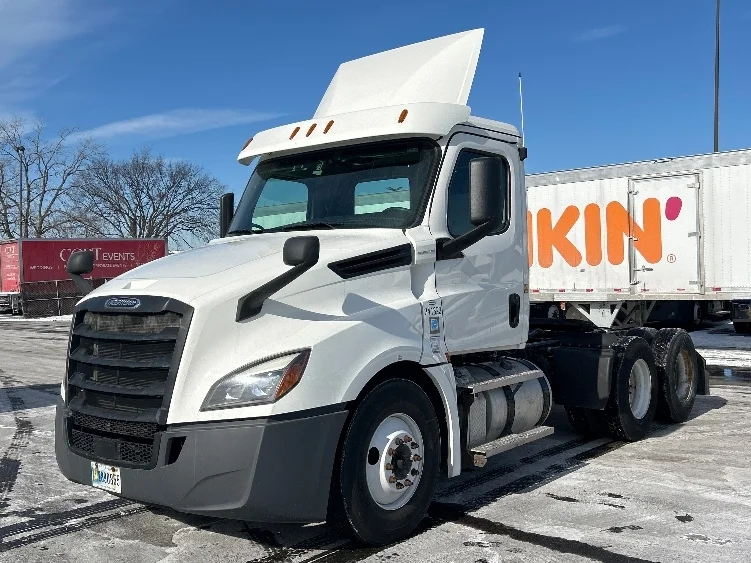 2020 Freightliner Cascadia - image 3