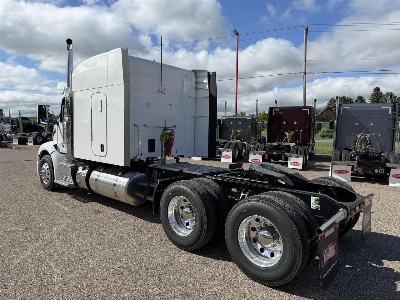 2027 Peterbilt 579 in Eau Claire, WI — photo 2