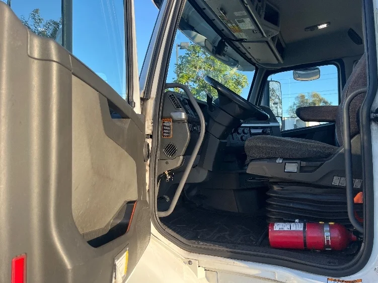 2021 Volvo VNR 640 in Fontana, CA — photo 9