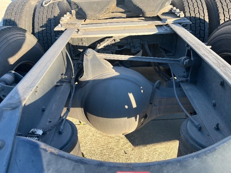 2021 Volvo VNR 640 in Fontana, CA — photo 6