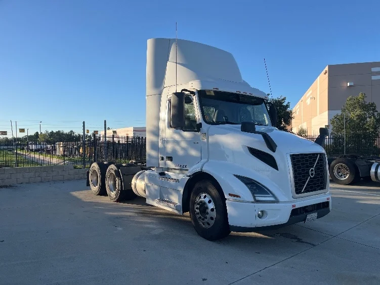 2021 Volvo VNR 640 in Fontana, CA