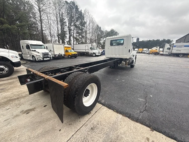 2019 Hino 338 - image 9