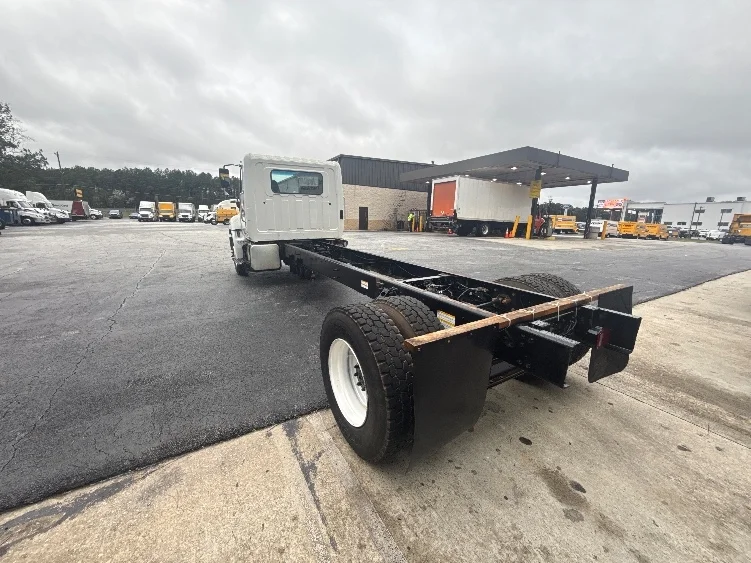 2019 Hino 338 - image 6