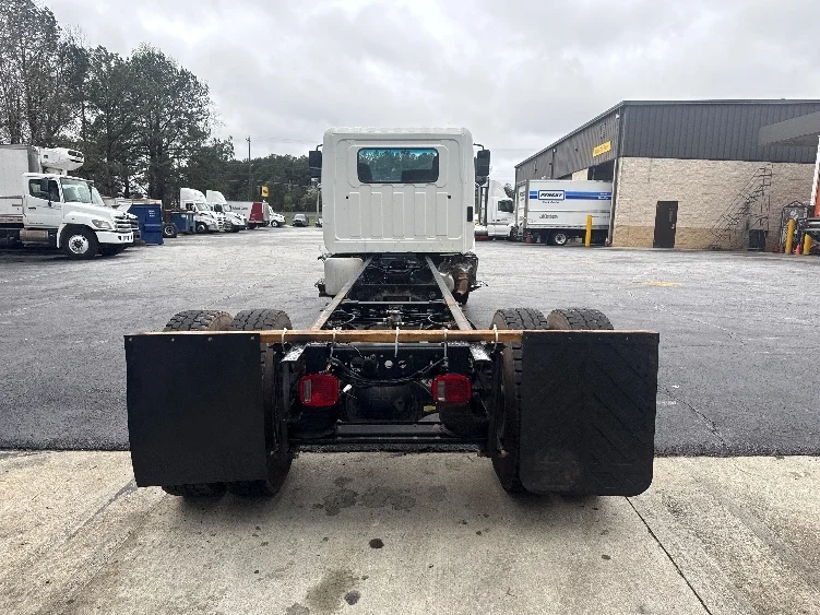 2019 Hino 338 - image 8