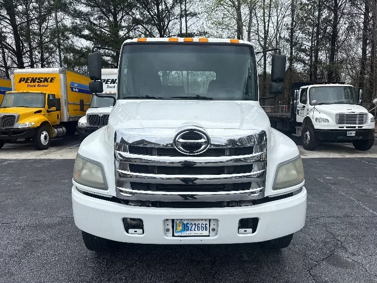 2019 Hino 338 - image 2