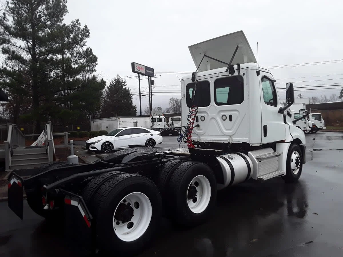 2019 Freightliner Cascadia in Charlotte, NC — photo 4