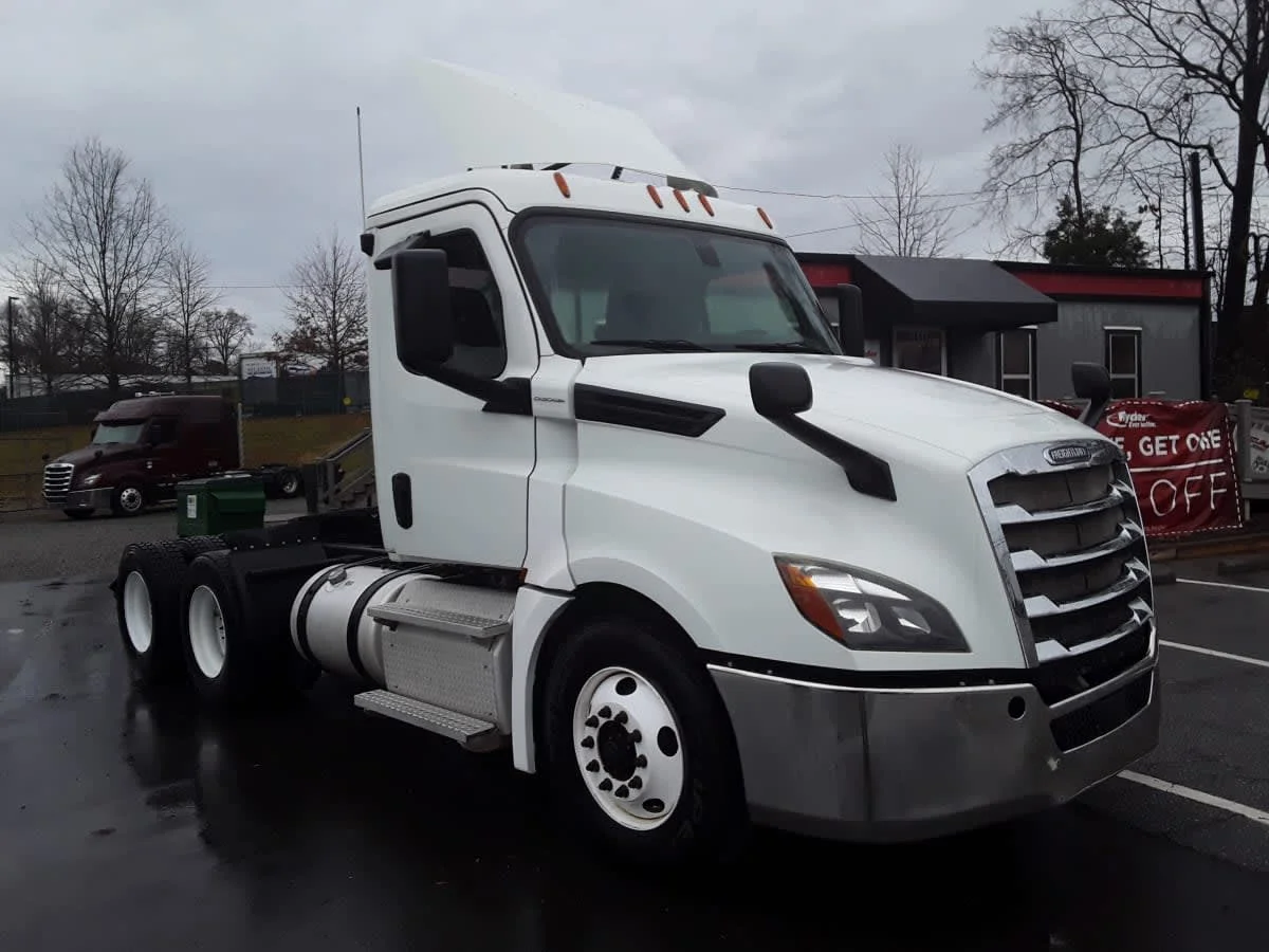 2019 Freightliner Cascadia in Charlotte, NC — photo 3