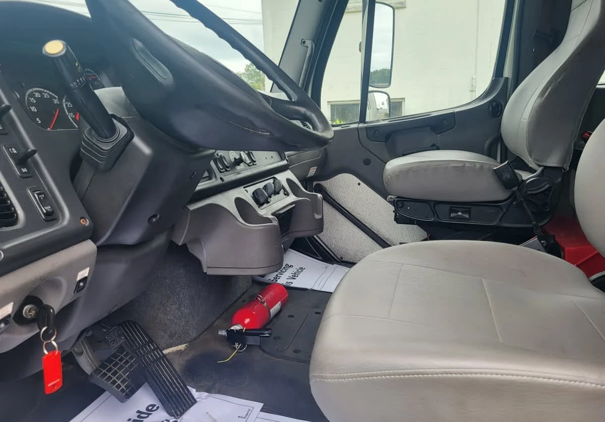 2019 Freightliner M2 106 - image 7