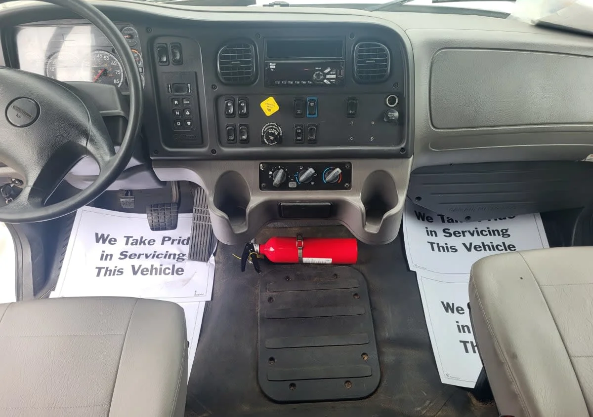 2019 Freightliner M2 106 - image 11