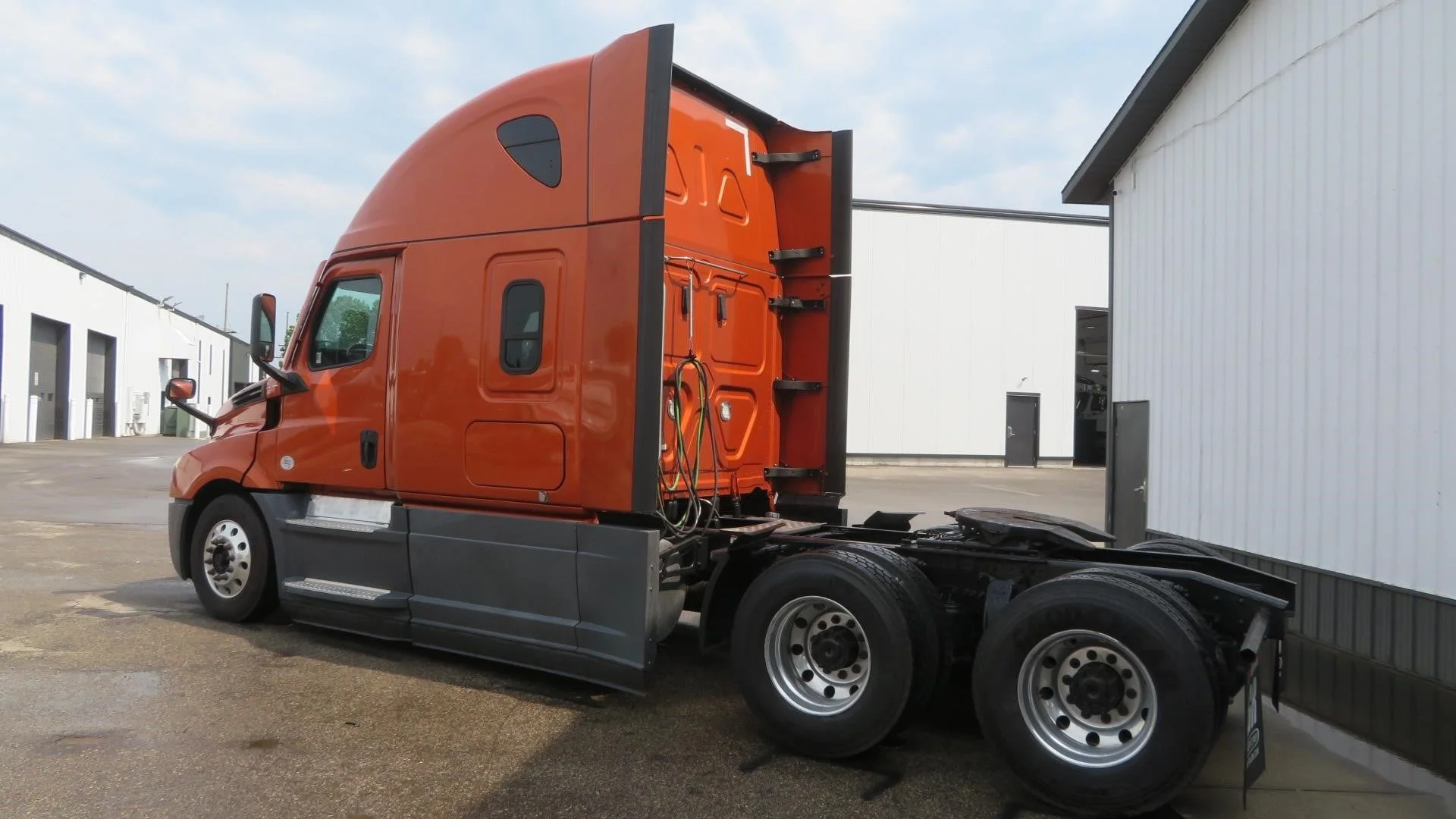 2022 Freightliner Cascadia in MI — photo 4