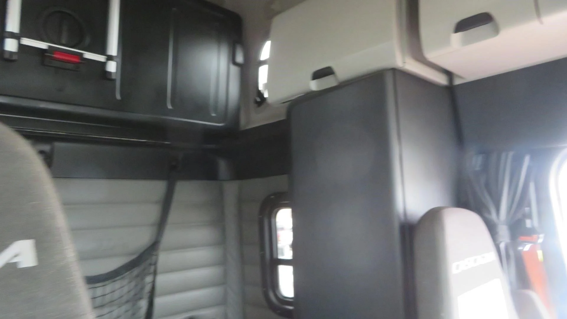 2022 Freightliner Cascadia in MI — photo 10