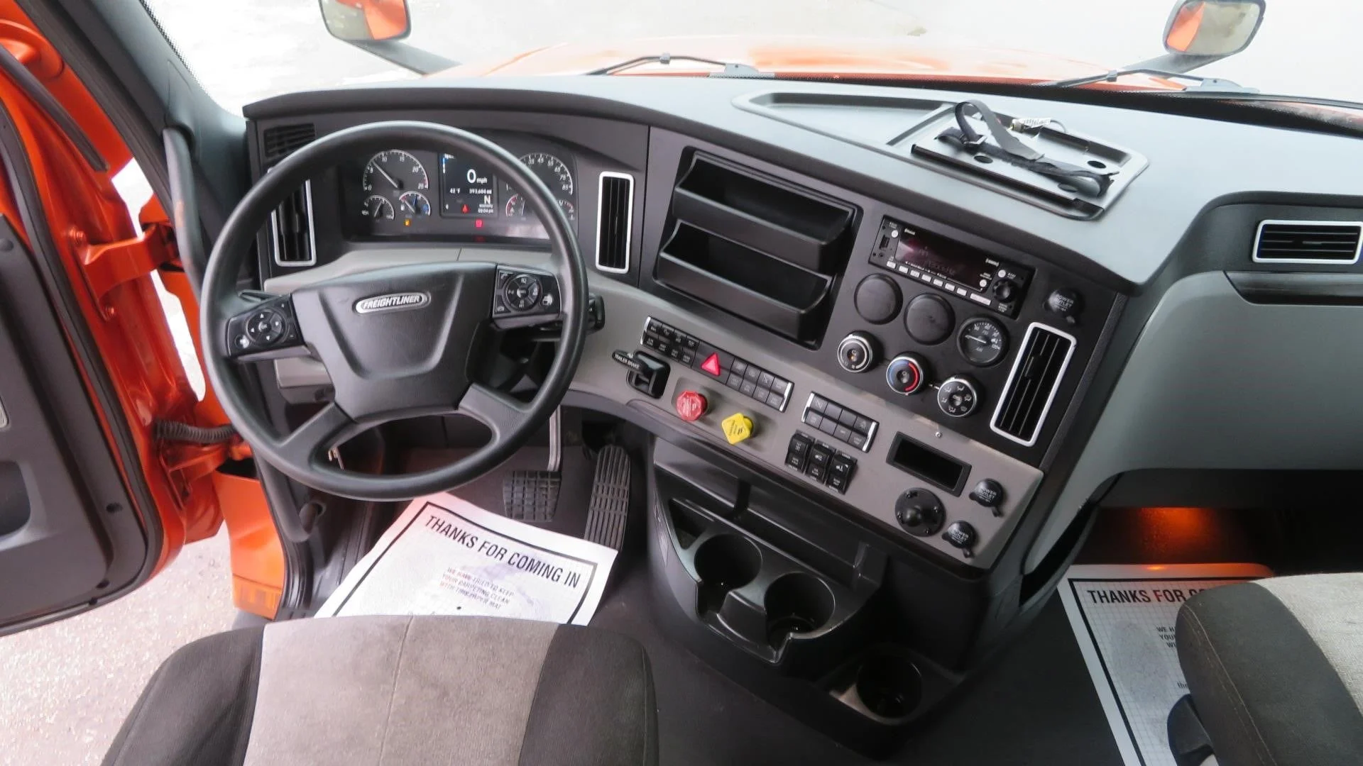 2022 Freightliner Cascadia in MI — photo 6