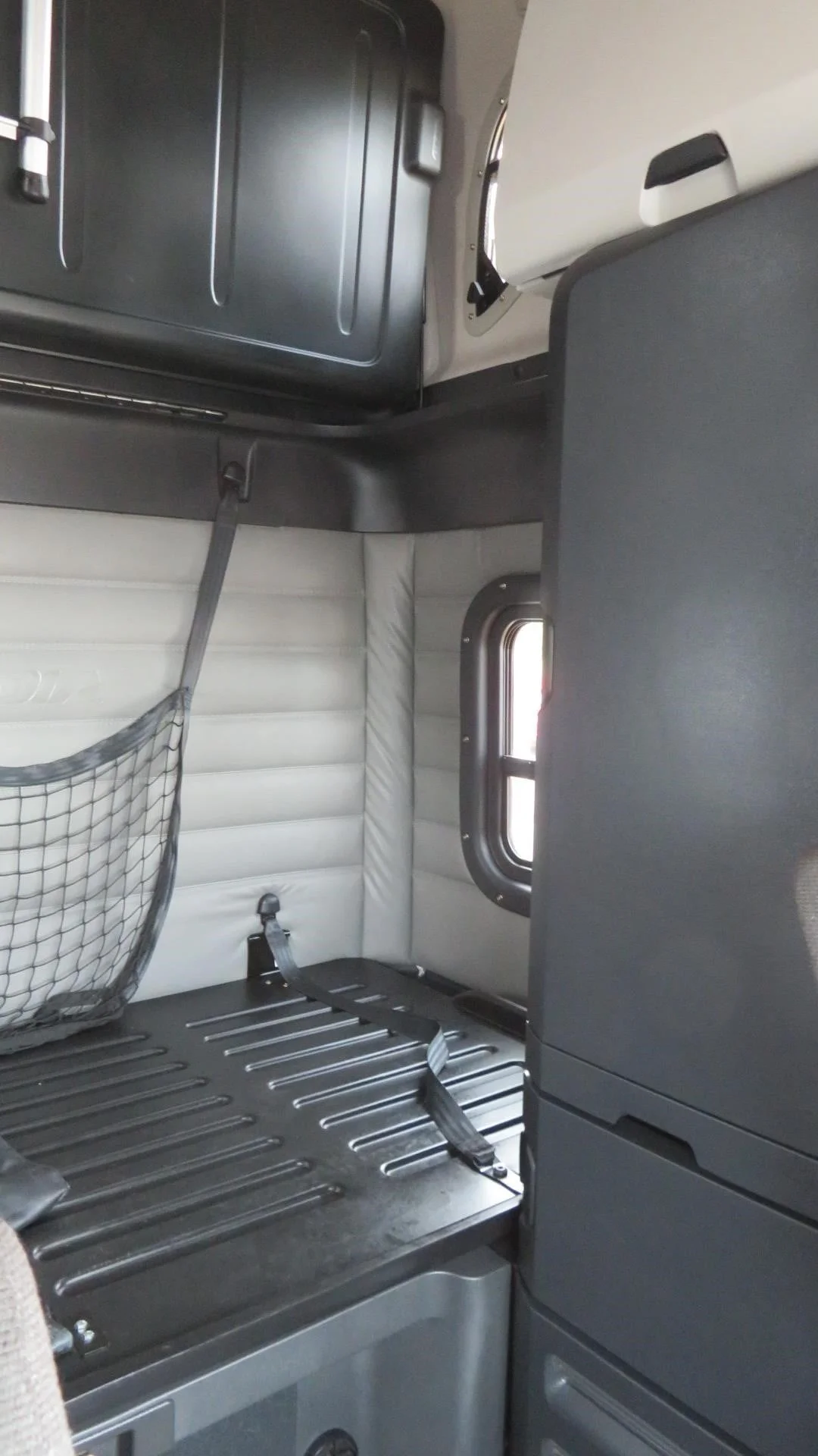 2022 Freightliner Cascadia in MI — photo 13