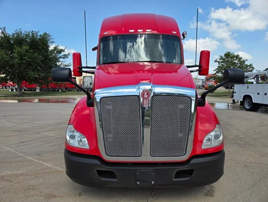 2022 Kenworth T680 in Cedar Rapids, IA — photo 9