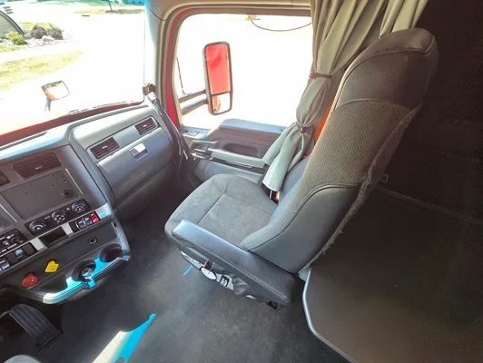 2022 Kenworth T680 in Cedar Rapids, IA — photo 31