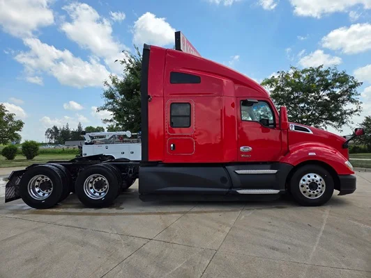 2022 Kenworth T680 in Cedar Rapids, IA — photo 8