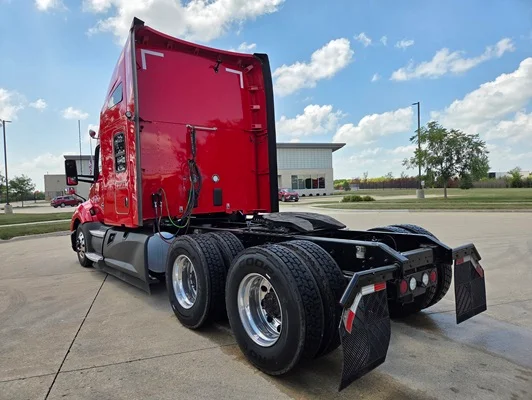 2022 Kenworth T680 in Cedar Rapids, IA — photo 11