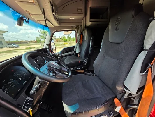 2022 Kenworth T680 in Cedar Rapids, IA — photo 21