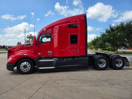 2022 Kenworth T680 in Cedar Rapids, IA — photo 7
