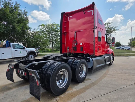 2022 Kenworth T680 in Cedar Rapids, IA — photo 10