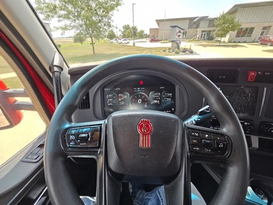 2022 Kenworth T680 in Cedar Rapids, IA — photo 22