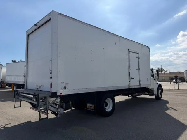 2019 Freightliner M2 106 — photo 5