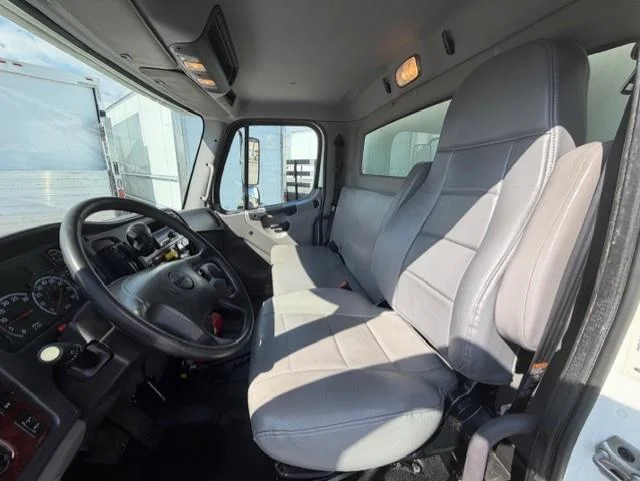 2019 Freightliner M2 106 — photo 9