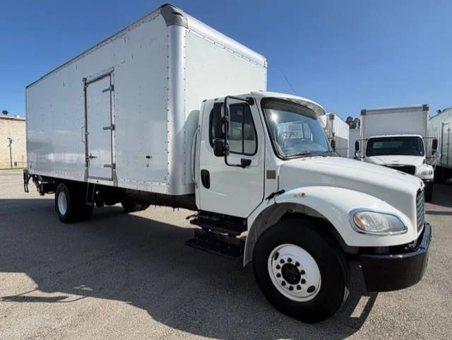 2019 Freightliner M2 106 — photo 3