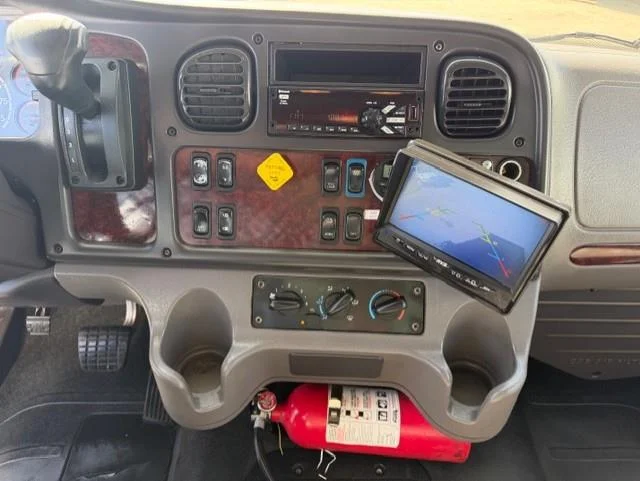 2019 Freightliner M2 106 — photo 10