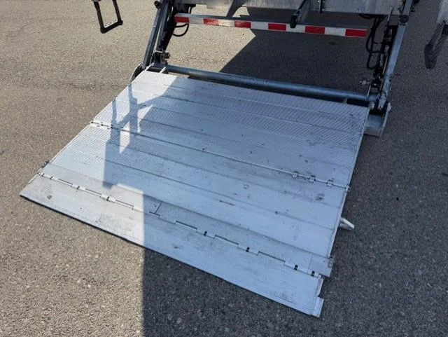 2019 Freightliner M2 106 — photo 8